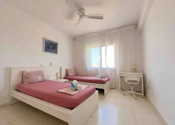 King's Palace 2bd, 2bath Sea View *