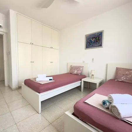 King's Palace 2bd, 2bath Sea View 아파트 파포스