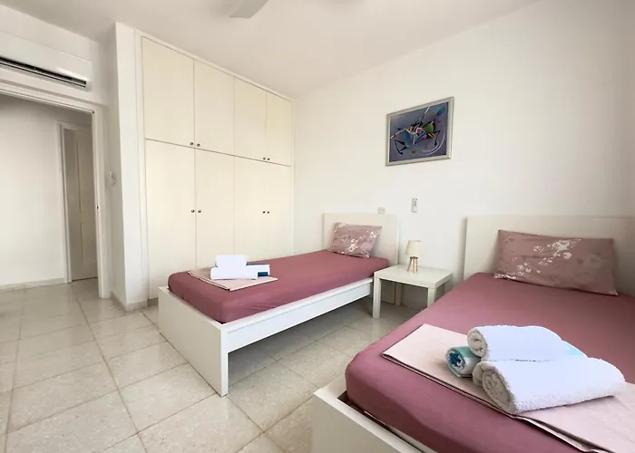 King's Palace 2bd, 2bath Sea View 아파트 파포스